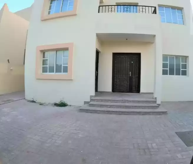 Wohn Klaar eigendom 5 Schlafzimmer U/F Alleinstehende Villa  zu vermieten in Al Sadd , Doha #9141 - 1  image 
